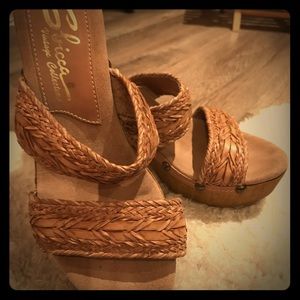 Sbicca vintage collection wooden heeled sandals